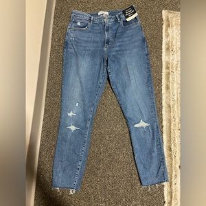 NWT ABERCROMBIE SUPER SKINNY ANKLE JEANS